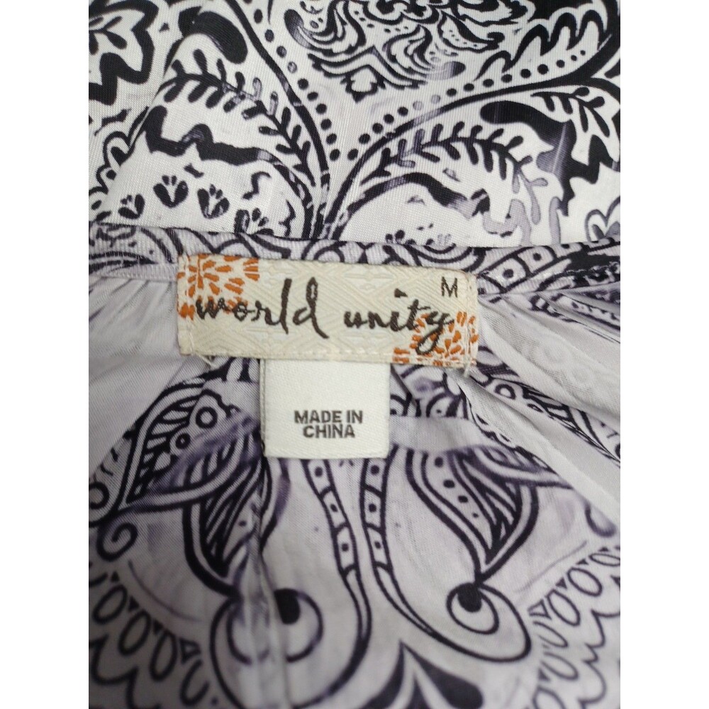 World Unity Womens Sz M Short Sleeves Boho Lace Shark bite Hem Studs - Picture 5 of 7